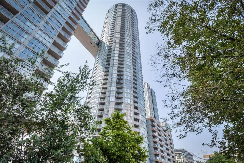 Lush Condo By Cntower - Free Parking Toronto Ngoại thất bức ảnh
